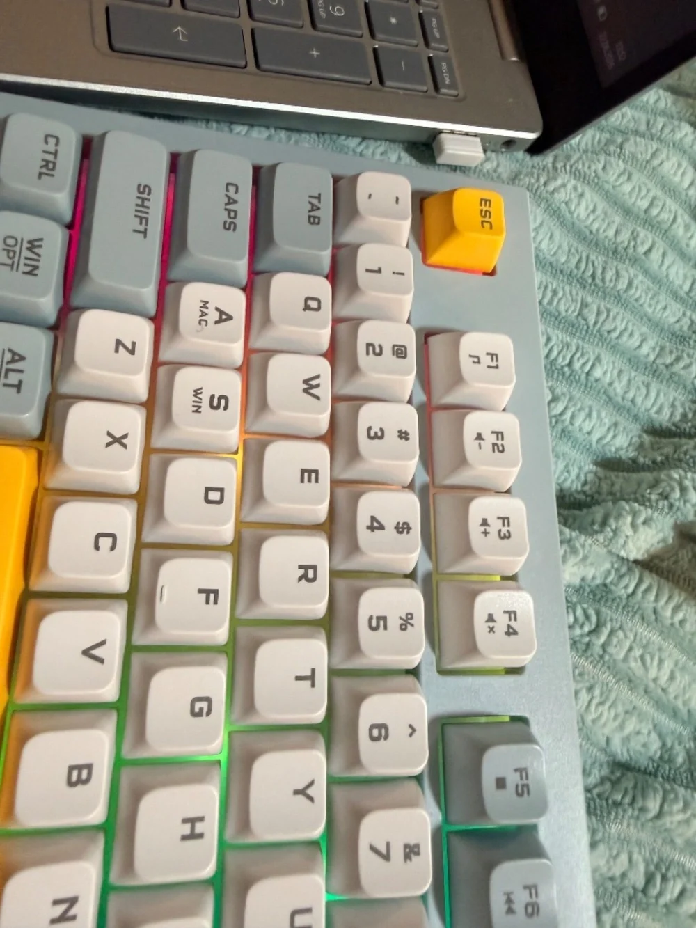 ONIKUMA G80 94-Key Wireless Gaming Keyboard RGB LCD Knob Tri-Mode White